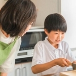 小3息子が作った「めんが見えない！よくばり冷し中華」　仕事から帰ってきたパパへの力作に「泣いちゃう」　「2000円が無料！」のキャッチコピーも
