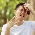 タオルで汗を拭う男性※画像はイメージです（yamasan/stock.adobe.com）