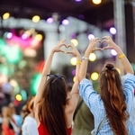 最も好きなK-POPアイドルグループは？　※画像はイメージです（maxbelchenko/stock.adobe.com）
