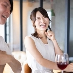 「日傘男子」は婚活デートでもアリ？　女性の9割超が「好印象・容認」と回答