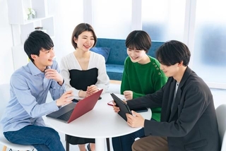 「学生起業に興味はある」けれど、現実的な選択肢は「就職」　※画像はイメージです（metamorworks/stock.adobe.com）