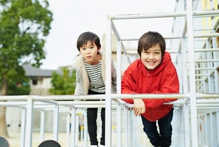 遊ぶこども※画像はイメージです（One/stock.adobe.com）