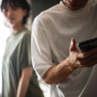 夫と妹が不倫？　※画像はイメージです（yamasan/stock.adobe.com）