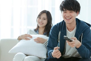 Z世代がハマる「今のドラマにはない新鮮さ」とは？　※画像はイメージです（UTS/stock.adobe.com）