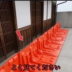 浸水被害を減らすため、日本のフジ鋼業が開発した簡易型止水板「Flood Guard（フラッドガード）」（※実際の事例画像をAIにより動画化したもの）（フジ鋼業提供、Instagramよりキャプチャ撮影）