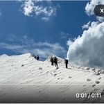 青い空に見渡す限りの白、まるで雪山登山「険しい道のりでした」一体ここは……？「絶景すぎるだろ」