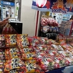 ヒハツに導かれたのか沖縄物産展でソーキそばを買ったというムシカツさん（ムシカツさん提供）