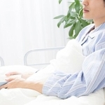 入院中の患者※画像はイメージです（Paylessimages/stock.adobe.com）