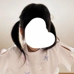 台風で保育園が休みになった5歳娘　暇で体力ありあまって……天井近くに頭が？　驚きの光景に7.6万いいね　「どこの家も一緒」「私もやった」