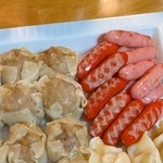 「ほんとごめんて…今日の晩ご飯これでいい？」→冷蔵庫にあったもので大皿いっぱい！　驚きの光景に、家族は大喜び 「何がダメなの？」
