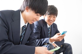 令和の高校生※画像はイメージです（Paylessimages/stock.adobe.com）