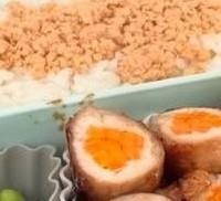 坂田さんが中学2年生の娘さんのために初めて作った弁当／坂田聖一郎（ドラゴン先生）さん（@dragonteacher2020）提供＝画像をトリミングしています