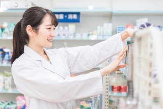 電話を切った後もドラッグストア店員は…　※画像はイメージです（buritora/stock.adobe.com）