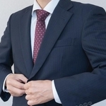 スーツ姿の男性※画像はイメージです（aomas/stock.adobe.com）