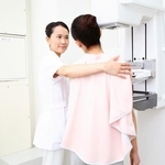 乳がん検診で「要精密検査」と言われたら？→8割が「クリニックの選び方が分からない」【専門医が解説】