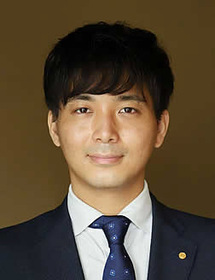 王位戦第３局副立会人の都成竜馬六段（撮影・吉田敦史）