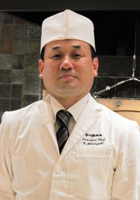 対局者を食事面でサポートする、中の坊瑞苑の調理長の嶋崎一毅さん＝神戸市北区