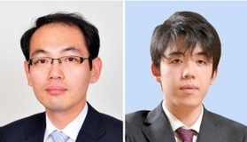 木村一基王位（左）と藤井聡太棋聖