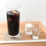 藤井聡太棋聖のおやつはアイスコーヒー（氷あり）クリーム、シロップ付き。地元・神戸の萩原珈琲（撮影・後藤亮平）