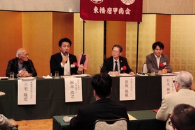 大学の知力を生かしたまちづくりについて意見が交わされた＝加古川プラザホテル