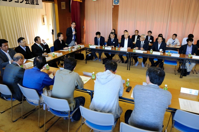 竹田城跡の活用策について話し合った「竹田地域ビジョン会議」＝朝来市和田山町竹田