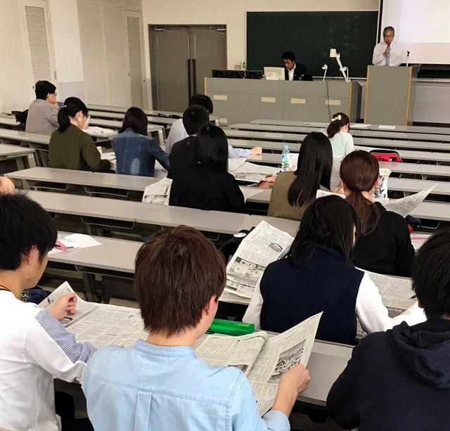 地方紙の存在意義を強調した連携講座＝関西学院大学