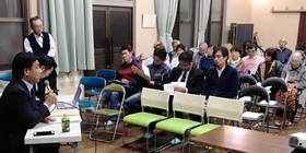 地域の活性化に向けた将来像について語り合う住民たち＝姫路市安富町杤原