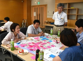姫路の未来について議論する参加者＝姫路市本町