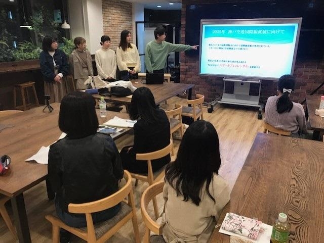 提案内容を発表する甲南大学生