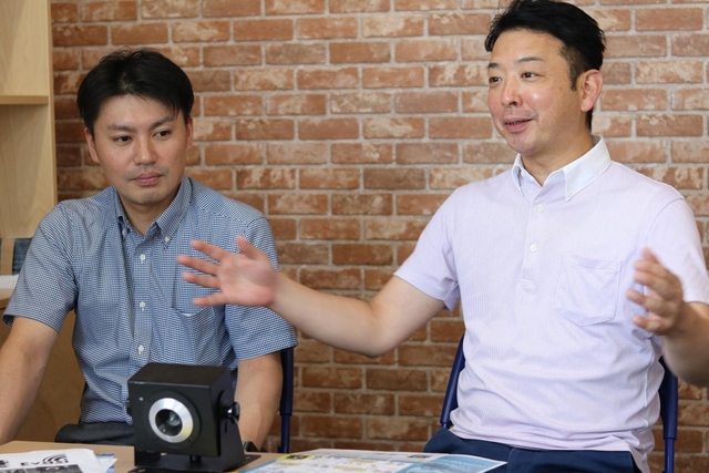 代表取締役の藤井誠さん（右）と、取締役の弓場明浩さん＝120WORKPLACE KOBE