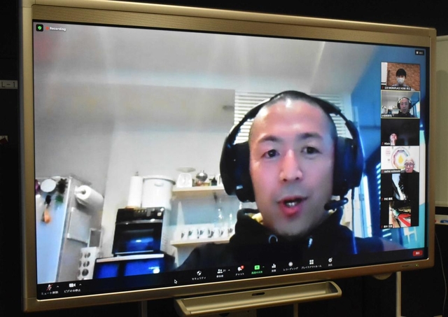 兵庫県内の各地を視察した経験を語る小田垣栄司さん＝神戸市中央区磯上通４