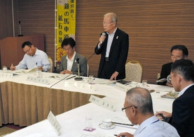 ２０１９年度の事業計画などについて話し合う推進協議会の出席者ら＝姫路市内