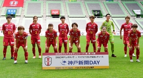 試合前に笑顔を見せるＩＮＡＣ神戸イレブン＝神戸市兵庫区御崎町１（撮影・中西幸大）
