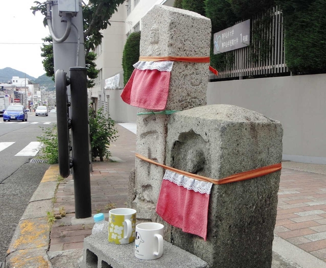 神戸山手大前にある「丁石」。大師道起点となる
