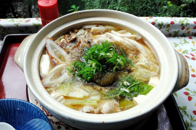７００円とは思えない具だくさんでボリューム満点の湯豆腐