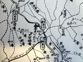 １９２５（大正１４）年制作の登山地図には、六甲最高峰の標高が９３２．１メートルと記され、南北に「一軒茶屋」があったことがわかる（前田康男氏提供）