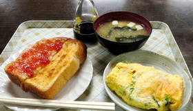 名物メニュー「アベック」と「玉子焼」などの組み合わせ