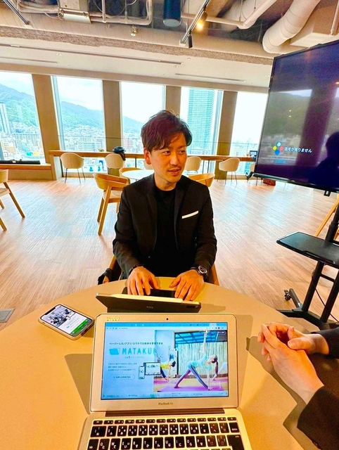 「アンカーは大学生、留学生とも話ができ、いい情報が得られる」と話す柴田さん