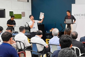 スタートアップなど多彩な１３社がプレゼンテーションした「ハーバーピッチ～ＳＰＡＲＫ（スパーク）」＝神戸市中央区浪花町