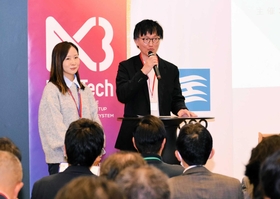 「神戸イノベーション・コミュニティ」の発足式で、自社を紹介する参加企業の新規事業担当者＝神戸市中央区浪花町、起業プラザひょうご