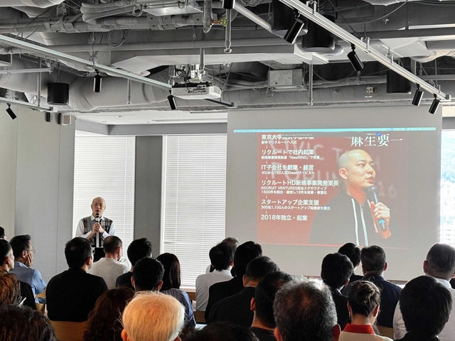 ６月４日開催されたオープンセミナーで講義するアルファドライブの麻生社長＝アンカー神戸