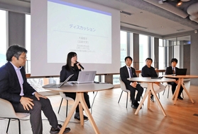 地方選挙でのメディアやＳＮＳの役割がテーマになったシンポジウム＝アンカー神戸