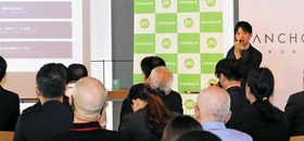 自社サービスを紹介するモノルの石田樹ＣＥＯ＝神戸市中央区加納町４、アンカー神戸