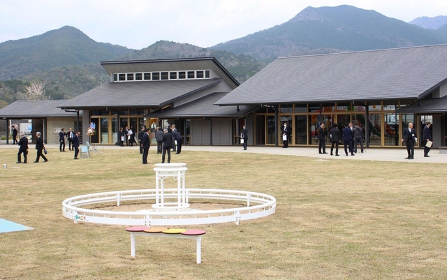 図書コミュニティー施設と公園のある「桜空」