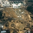 ３４人が生き埋めとなった兵庫県西宮市仁川百合野町のガケ崩れ現場＝１９９５年１月１８日午後1時半、ヘリから
