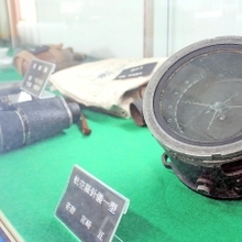 白菊に搭載されていた航空羅針盤。宮崎亘（わたる）さんが持ち帰り、海上自衛隊徳島教育航空群の記念館に寄贈した＝徳島県松茂町