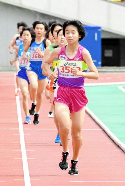 神戸新聞next 最新写真集 小学女子４ １００予選 中学女子１５００決勝