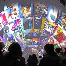 世界の情景が半円状のドームに映し出される＝１３日午後、大阪市此花区の夢洲（撮影・鈴木雅之）