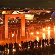 ライトアップされた万博会場＝１３日夜、大阪市此花区（撮影・斎藤雅志）