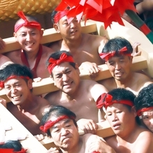 気合の入った表情で屋台を練る松原地区の氏子たち＝姫路市白浜町（撮影・辰巳直之）